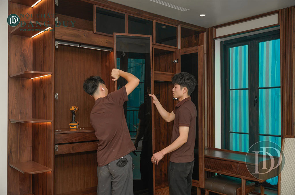 Toàn Bộ Nội Thất Đều Là Gỗ Óc Chó